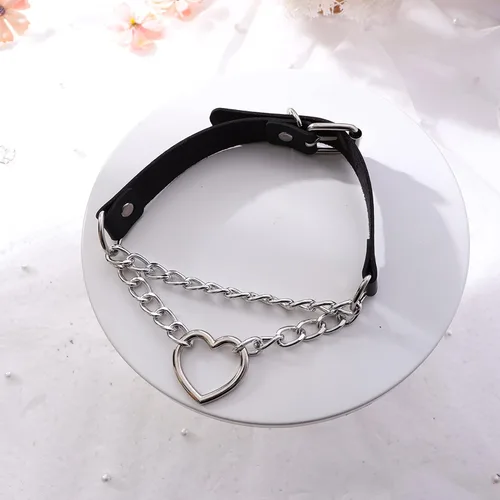 Vista 6 de MILAKOO Gargantilla punk de piel sintética, collar ajustable con dije de círculocorazón para mujer