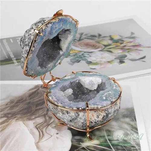 Vista 2 de Watch Boxes Crystal Geode - Caja de anillo irregular, 100 % natural de ágata de cristal, soporte de anillo de cuarzo recubierto de titanio