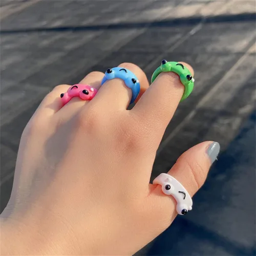 Vista 2 de Lindo Y2k - Juego de anillos indie de arcilla de acrílico para mujeres, adolescentes, niñas, niños, coloridos, divertidos, nudillos, de plástico