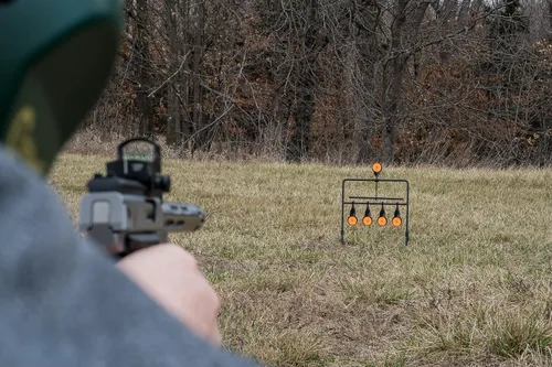 Vista 3 de Caldwell Rimfire Resetting and Swinging Target Kits with Steel Frame, for Shooting Practice, Outdoors