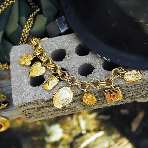 Vista 4 de Ben-Amun Jewelry - Pulsera de oro con dije de inspiración vintage