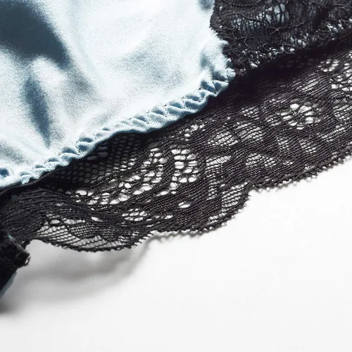 Vista 4 de SilRiver Bragas de satén de seda para mujer, ropa interior brillante Tanga