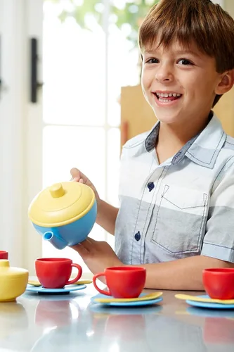 Vista 2 de Green Toys Set de té, azul, rojo y amarillo