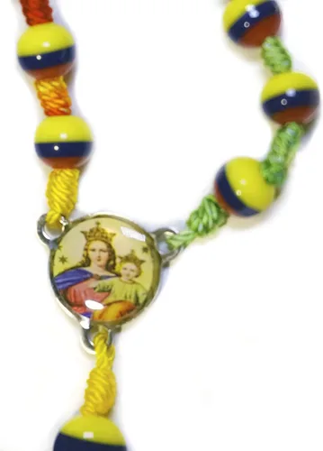 Vista 4 de Rosario tradicional hecho a mano de Colombia Ecuador Venezuela Tricolor Beads Centripiece Sanctified Rosario Natural Jesus Cross (Tricolor Nylon)