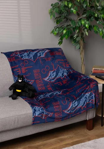 Vista 2 de Northwest Batman Cyber Symbols Almohada Abrazadora de Personaje y Juego de Manta de Tacto Sedoso, 40" x 50" Batman - Símbolos ciberné