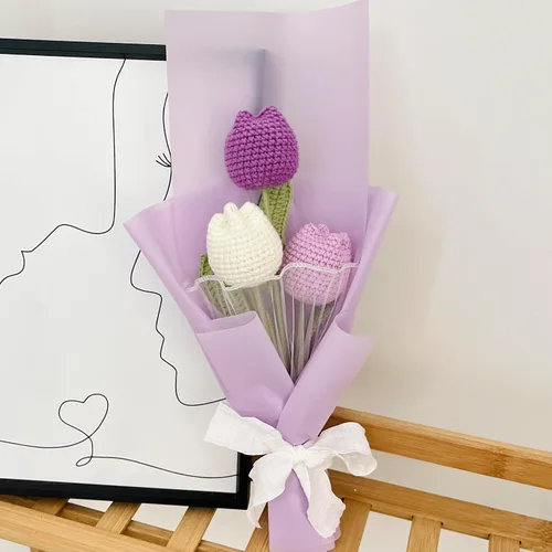Vista 2 de JOMODECOR Ramo de flores de tulipán de ganchillo hecho a mano, flores artificiales tejidas para siempre con exquisita envoltura, regalo para novia