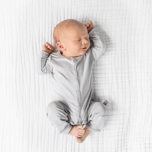 Vista 7 de KYTE BABY Mameluco suave unisex con cierre a presión, 97% rayón hecho de bambú, 3% elastano