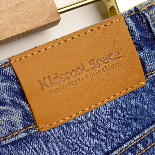 Vista 3 de KIDSCOOL SPACE Pantalones de mezclilla rasgados con banda elástica para niños pequeños