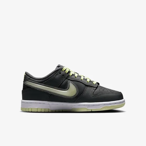 Vista 241 de Nike Kid's Dunk Low Sneaker