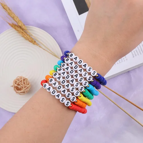 Vista 4 de Juego de pulseras heishi arcoíris estilo surfista para mujer, juego de pulseras apilables de cuentas de arcilla, pulseras elásticas con disco