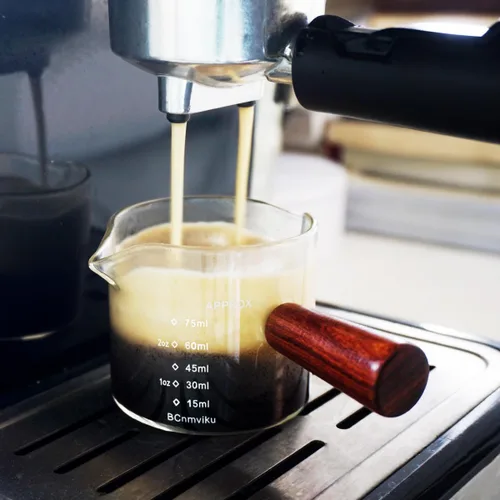 Vista 2 de 1 paquete de jarra medidora de triple pico doble con taza de leche con mango de madera 75ML vasos de chupito de espresso partes de vidrio