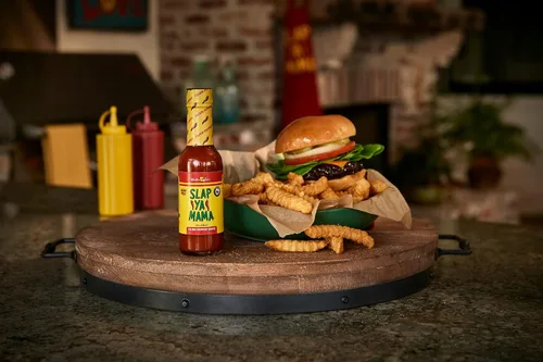 Vista 5 de Slap Ya Mama Salsa de pimienta cajún, 5 oz Salsa de pimienta cajún estilo Luisiana en una botella de vidrio de 5 onzas para pizza, huevos