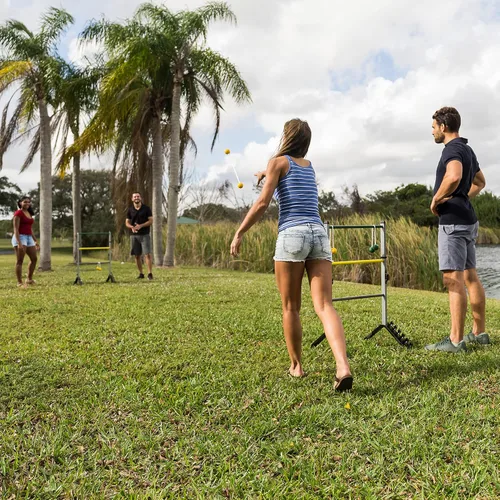 Vista 8 de EastPoint Go Gater Ladderball Set, 2 Steel Ladders, 6 Bolos, Outdoor Games Gris/Amarillo