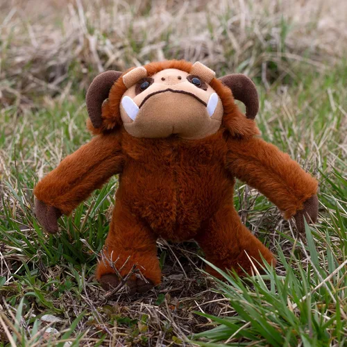 Vista 2 de Toy Vault Laberinto de peluche de Ludo, figura de peluche de la película Laberinto de Jim Henson