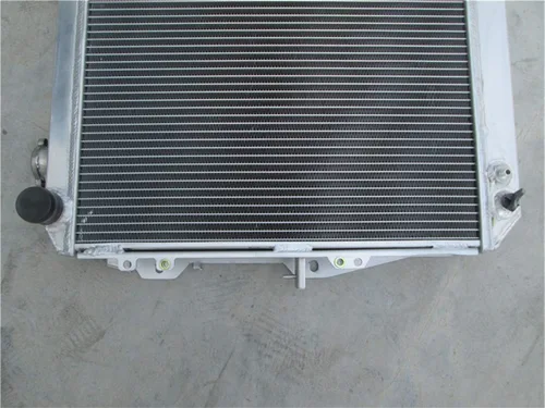 Vista 3 de Radiador de aluminio 3ROW de 2.441 in para Toyota HILUX LN106 LN111 Diesel 2.8L 1988 1989 1990 1991 1992 1993 1994 1995 1996 1997 AT/MT repuesto