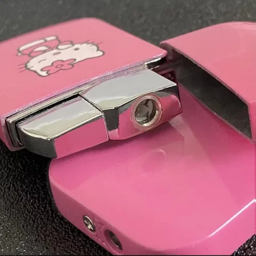 Vista 2 de NIVEK Encendedor de bolsillo con llama rosa KT Cat recargable Kawaii Y2K estética a prueba de viento llama