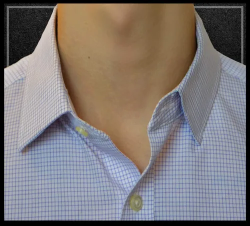 Vista 2 de Ancla de moda Collar para hombres Sin metal. Sin imanes. Solo sujétalo.