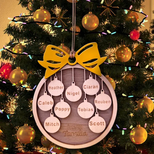 Vista 10 de Adorno de Navidad familiar personalizado 2023, adornos de madera para árbol de Navidad con cuerda pequeña, de 1 a 10 nombres personalizados