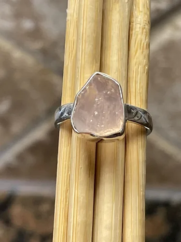 Vista 5 de Anillo de plata de ley sólida de cuarzo rosa rosa natural crudo 925 tamaño 6.25
