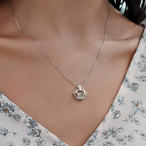 Vista 5 de Aphrodites Mom Birthday Gifts To My Badass Mom - Luxe Crown Necklace Birthday Gifts for Mom 925 Sterling Silver Necklaces for Women Gifts for Mom