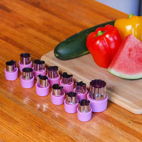 Vista 6 de Spec101 Picador de verduras – 12 piezas mini picadora de alimentos con flores, animales y forma de frutas para golosinas