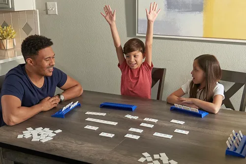 Vista 2 de Rummikub, The Original Rummy Tile Game, Juego de tejas, Paquete de 1, Marrón