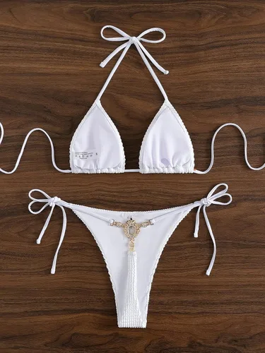Vista 2 de OYOANGLE Conjunto de bikini de 2 piezas para mujer, con anillo de diamantes de imitación, con cuello halter, triángulo, lazo lateral