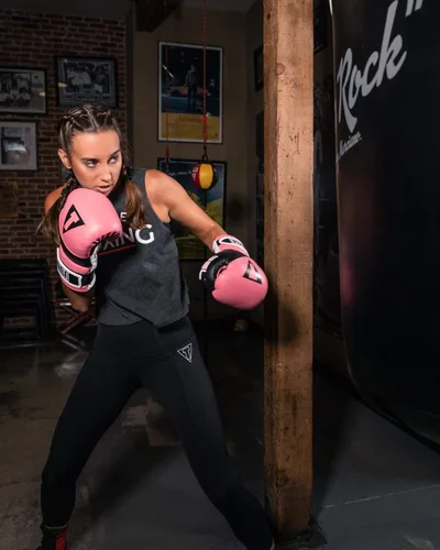Vista 4 de Title Boxing Guantes de entrenamiento de gel suspense, rosa/negro, 16 oz