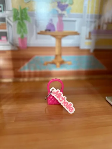 Vista 2 de Llavero personalizado impreso en 3D de muñeca de moda