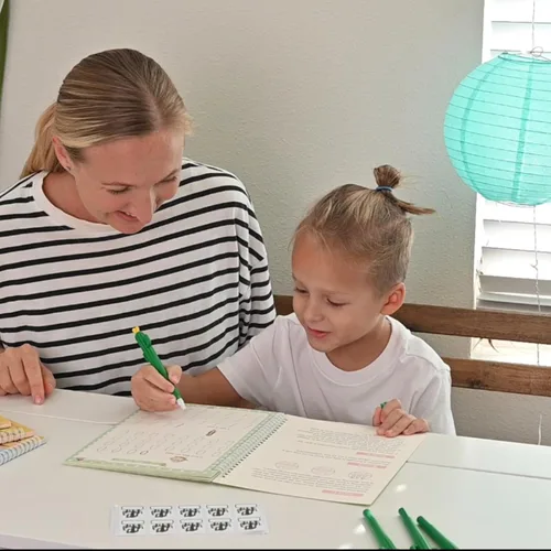 Vista 2 de LUCKFUTURE Libro de práctica de escritura a mano con ranuras, cuadernos mágicos reutilizables para niños, conjunto de práctica de escritura a mano