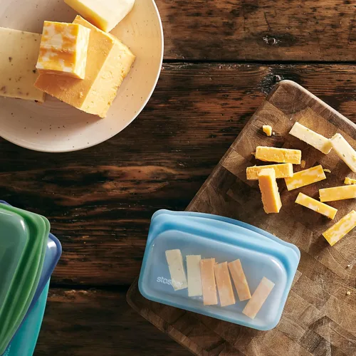 Vista 2 de Stasher Bolsas de silicona reutilizables para almacenamiento de alimentos, paquete de 2, bolsas reutilizables para congelador, microondas