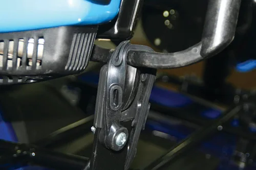 Vista 2 de CLAM Soporte universal para taladro ATV – Soporte de 3 puntos resistente, transporte seguro para barrenas de pesca en hielo