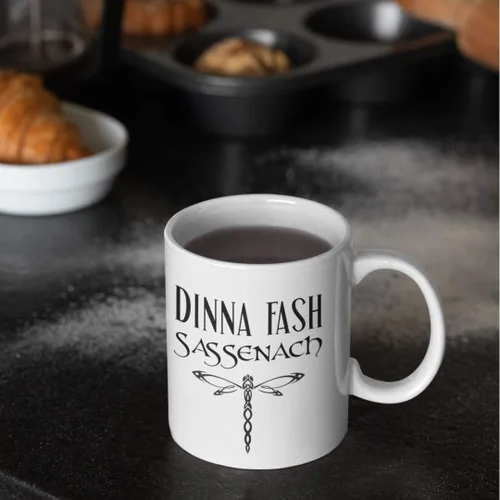 Vista 5 de Dinna Fash Sassenach - Taza de café inspirada en Outlander, de 11 onzas, color blanco