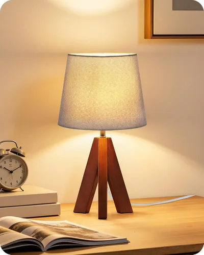 Vista 18 de Juego de 2 lámparas de mesa trípode pequeñas, lámpara moderna de mesita de noche con pantalla de tela, luz de escritorio de madera estilo bohemio