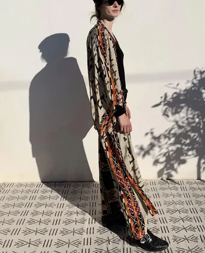 Vista 4 de RanRui Kimono de playa de gran tamaño con estampado Geometría de mujer Kimonos de rayón con cinturón para verano