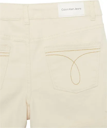 Vista 5 de Calvin Klein Pantalones cortos de mezclilla elásticos para niña, Perla de semillapuño