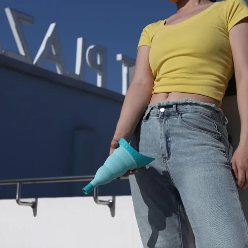 Vista 5 de TRIPTIPS Pee Conch Dispositivo Urinario Plegable Femenino Dispositivo Urinario Portátil para Mujeres Embudo para Orinar para Mujeres Viaje, Copa