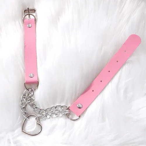 Vista 5 de MILAKOO Gargantilla de piel sintética punk, collar ajustable con dije de círculocorazón para mujer