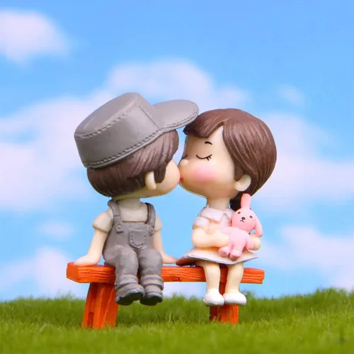 Vista 4 de 8 figuras en miniatura para parejas, para amantes de la pareja, silla, beso de niño y niña, decoración de pastel, micro adornos de paisaje, jardín