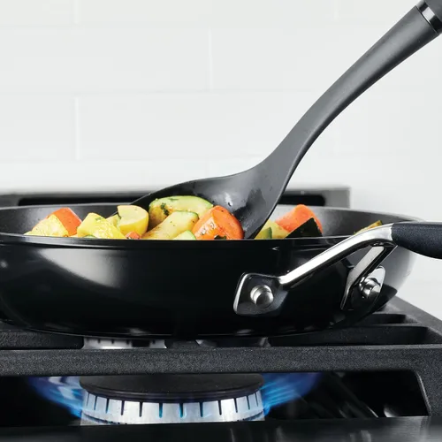 Vista 11 de KitchenAid 84803 Juego de sartenes antiadherentes de anodizado duro/sartén, 8.25 pulgadas y 10 pulgadas - Negro Onyx