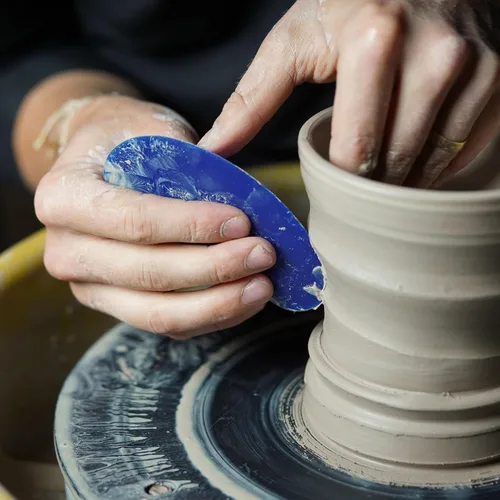 Vista 4 de Mudtools Costilla Polímera Azul Tamaño 1 Firme - Forma de Riñón - Cerámica, Cerámica, Arcilla - B1 Azul - Firme (B1)