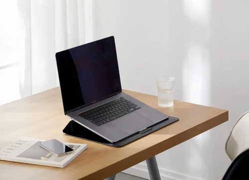 Vista 3 de Hyper Shield Stand & Go - Funda para laptop MacBook Pro de 15/16 pulgadas, color negro