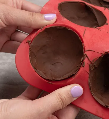 Vista 5 de Molde de silicona para bombas de chocolate caliente y cacao de Mobi, hombre de jengibre, para hacer 3 "bombas
