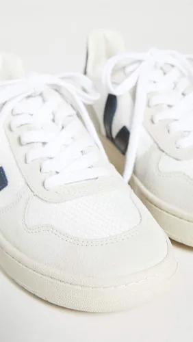 Vista 6 de Veja Women's V-10 Sneaker