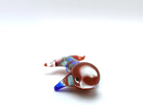 Vista 3 de Pequeñas figuras de ballena de vidrio soplado a mano, animales coleccionables, regalo para decoración del hogar (azul marrón)