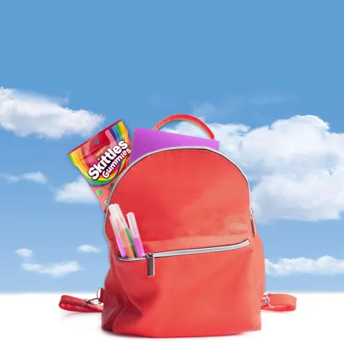 Vista 6 de SKITTLES Gummies Original Fruity Gummy Candy, bolsas de 4.2 onzas, paquete a granel de 12 snacks
