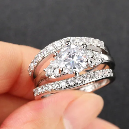 Vista 4 de Jude Jewelers Juego de anillos de novia con halo de boda chapado en platino tres en uno, Metal, Zirconia cúbica