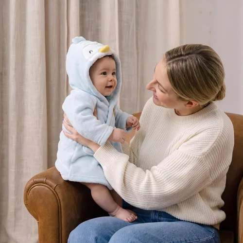 Vista 3 de Gerber - Bata de baño unisex para bebé, suave, de felpa, con capucha, diseño de personaje animal Azul Penguin