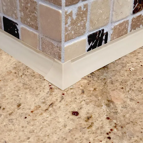 Vista 17 de InstaTrim Tapas de esquina y extremos, seis piezas negras de esquina y extremos de 1/2 pulgada de ancho, tapas de acabado para esquinas y extremos