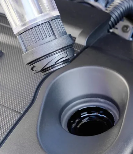 Vista 3 de M31 Embudo de aceite sin derrames de ajuste directo compatible con Volkswagen y Audi